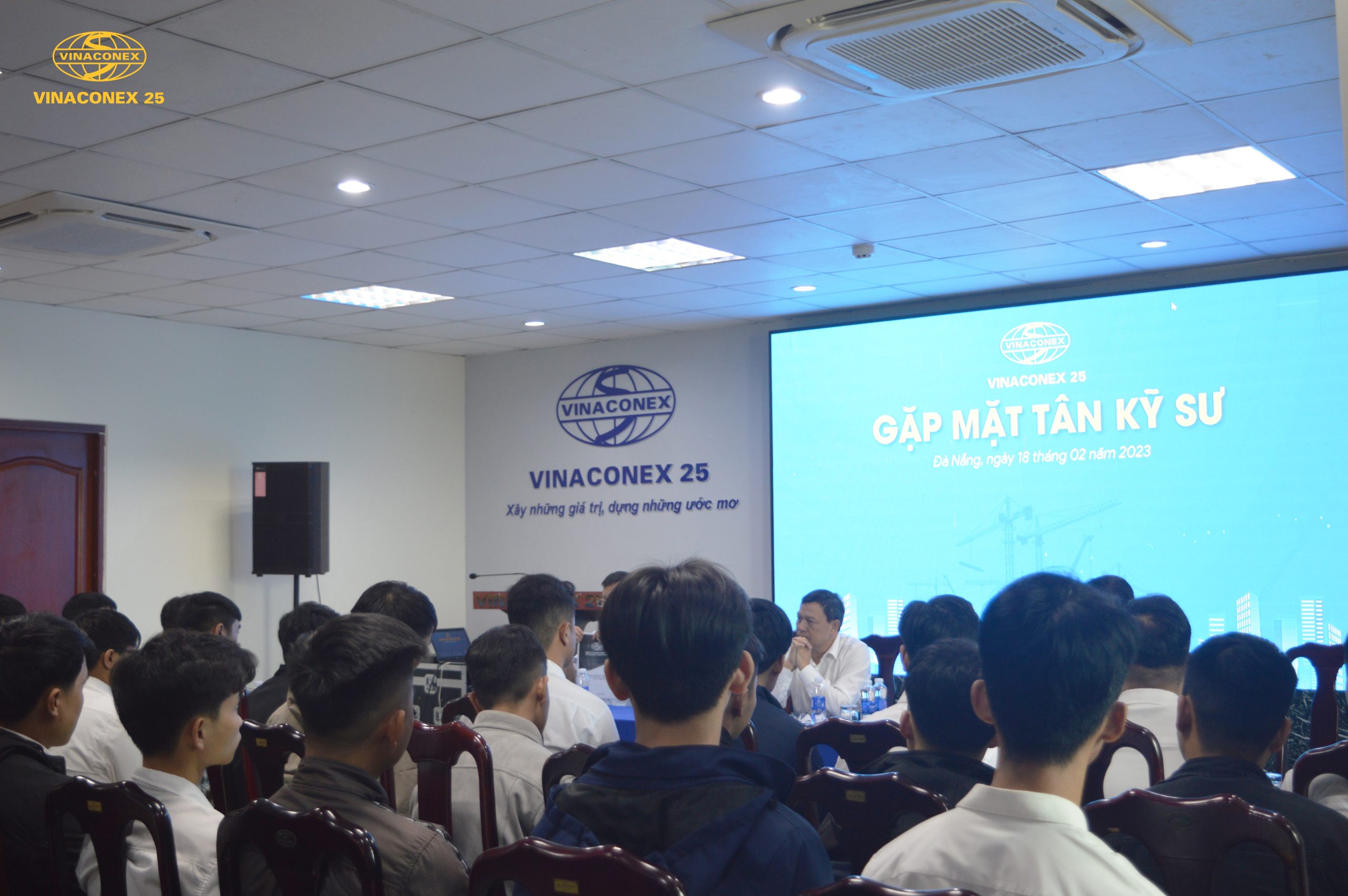 Ban Lãnh đạo Vinaconex 25 gặp gỡ hơn 50 kỹ sư trẻ tại buổi “Gặp mặt Tân Kỹ sư”