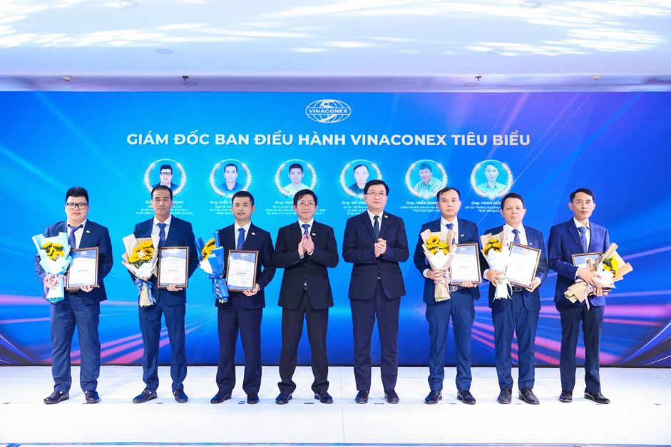 TỔNG KẾT HOẠT ĐỘNG SXKD NĂM 2024 VÀ ĐỊNH HƯỚNG TRIỂN KHAI NHIỆM VỤ NĂM 2025