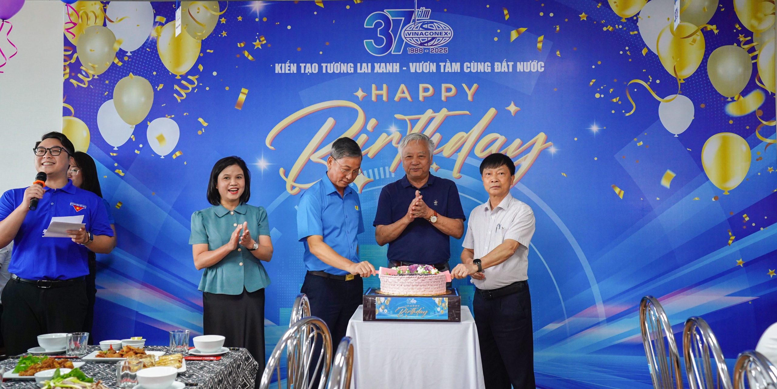 “Bữa cơm công đoàn” – Ấm áp và gắn kết