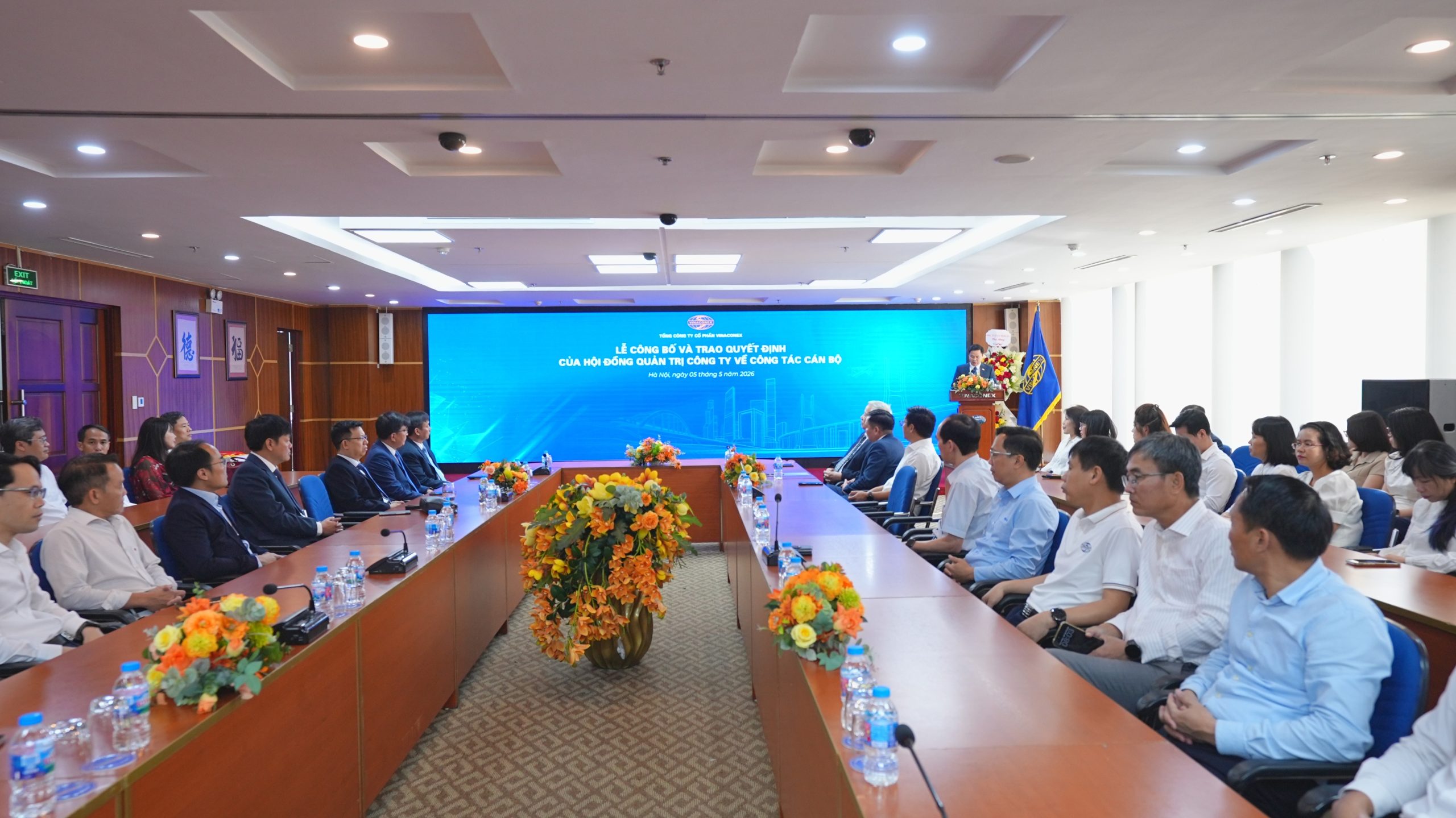 LỄ CÔNG BỐ VÀ TRAO QUYẾT ĐỊNH CỦA HĐQT TỔNG CÔNG TY CP VINACONEX VỀ CÔNG TÁC CÁN BỘ